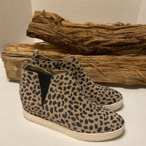 Caslon| Cnaidy Lea Leopard Print Hidden-Wedge Chelsea Zip  Boot | Women Size: 9M - Picture 4 of 9